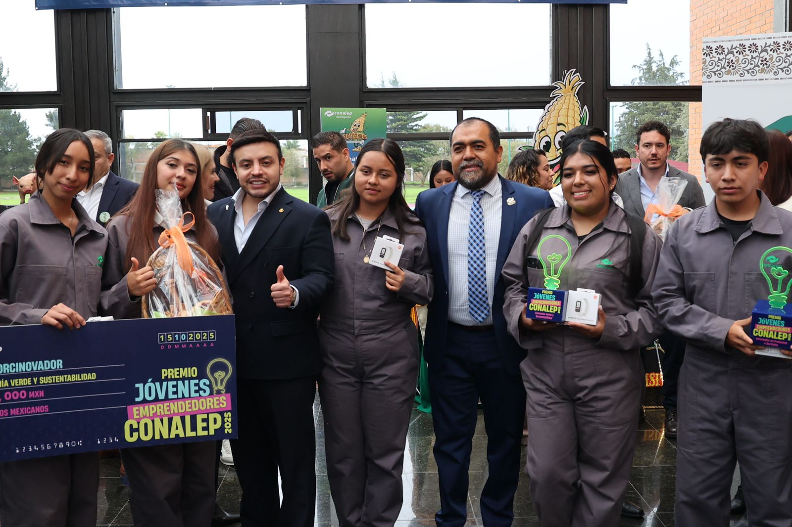 PREMIAN A JÓVENES EMPRENDEDORES FOTO 4 