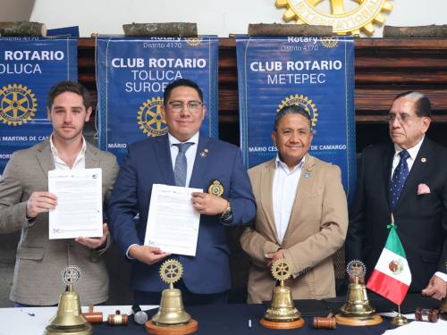 FOTO 1. FIRMA CONVENIO CONALEP ROTARY